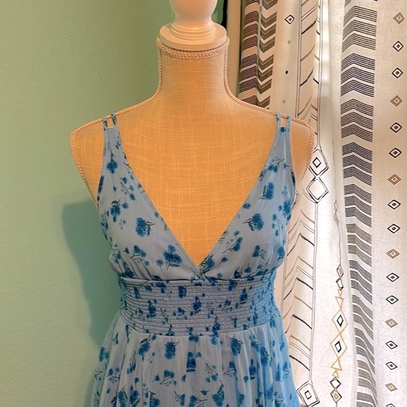 ☀️ Urban Outfitters Summer Dress Blue Flowery VNeck Cinched Medium Fits S - Picture 2 of 12